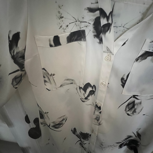 Express Blouse - Picture 2 of 4